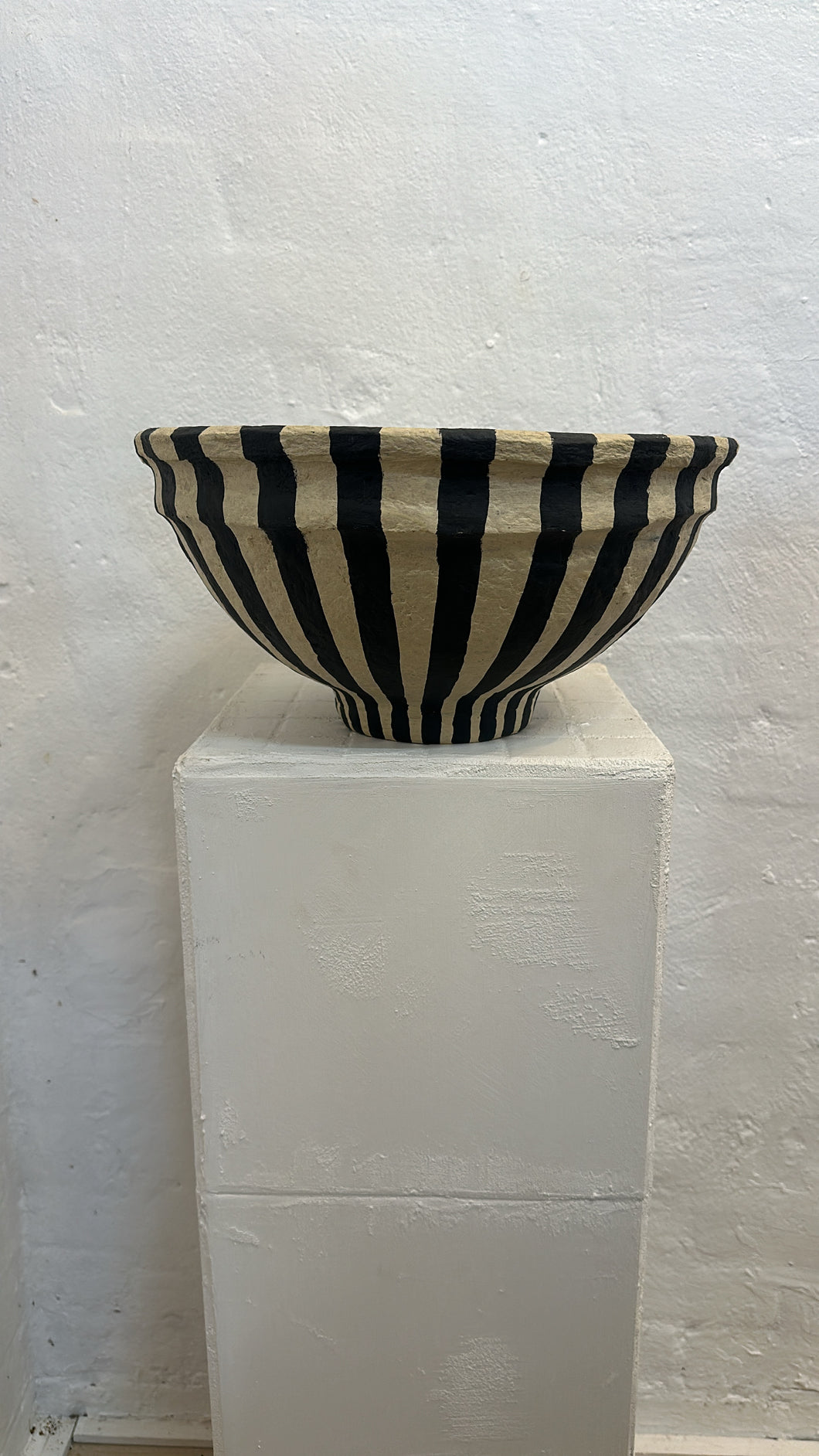 BLACK STRIPE BOWL