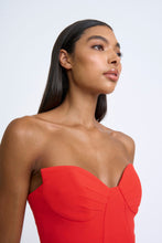 Load image into Gallery viewer, SAHANA SHELL SHAPE STRAPLESS MIDI DRESS - SCARLETTE RED
